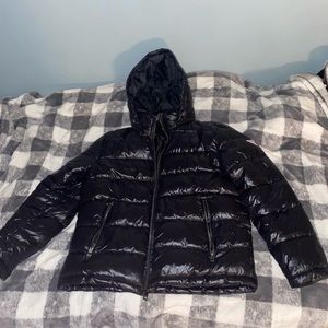 Black Guess Puffer Coat, Like New, XL(fits nearly all sizes).